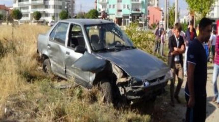 Uşak&rsquo;ta Trafik Kazaları: 2 &Ouml;l&uuml;, 12 Yaralı