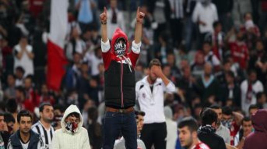 Derbide Taraftar Sahaya Indi, Polis Olaylara M&uuml;dahale Etti