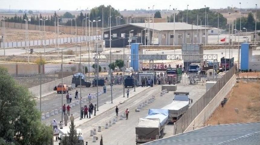 Ak&ccedil;akale Sınır Kapısında Ge&ccedil;işler Devam Ediyor