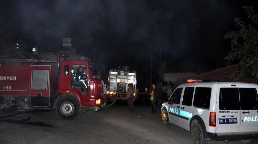 Denizli'de Ev Yangınında 6 Kişi Dumandan Etkilendi