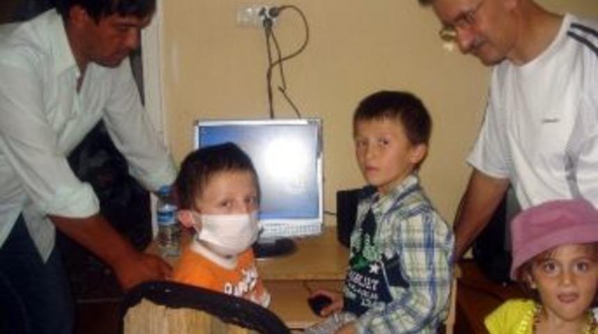 L&ouml;semili &Ccedil;ocuğun Bilgisayar Sevinci