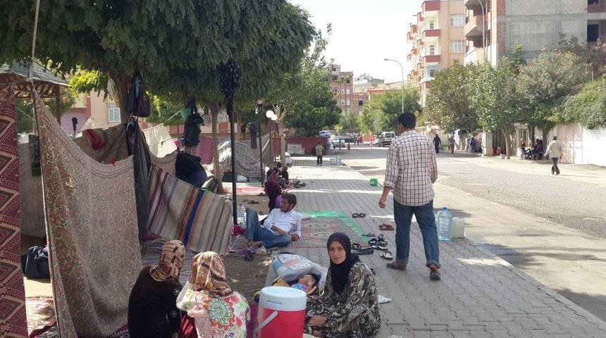 A&ccedil;ık Alanda Yaşam M&uuml;cadelesi Veren Suriyeliler Zorda