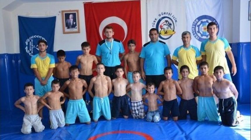 G&uuml;reş İl Spor Okulları, 60 Sporcuyu Kul&uuml;plere Kazandırdı