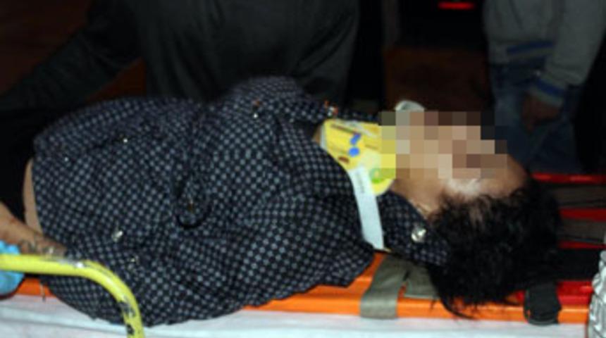 &Uuml;&ccedil;&uuml;nc&uuml; kattan atladı, vatandaş battaniye ile kurtardı