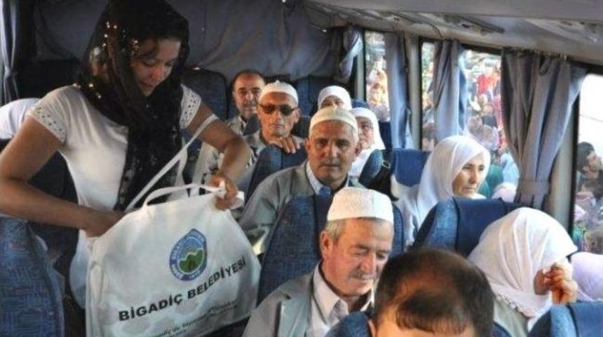 Hacı Adayları Dualarla Uğurlandı