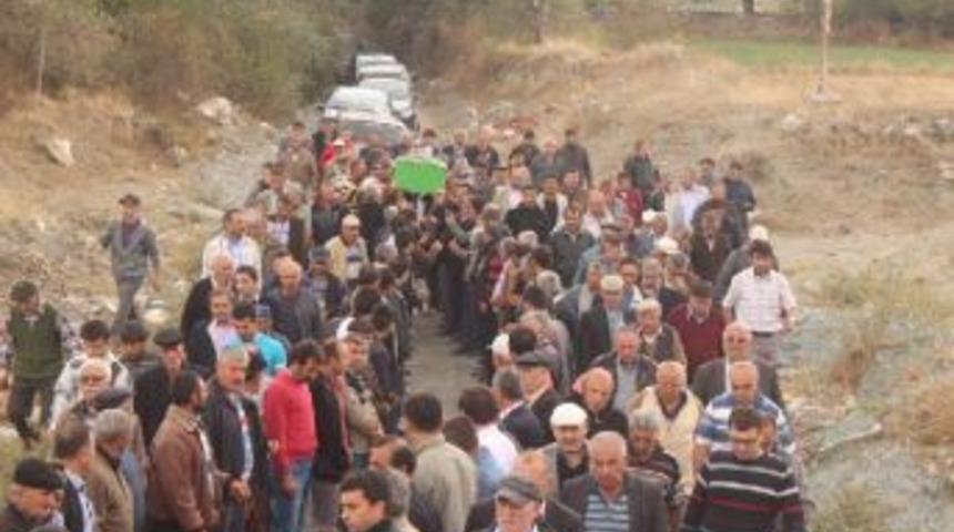 &Ccedil;orum'da DHKP-C'li Karataş'ın cenazesi toprağa verildi