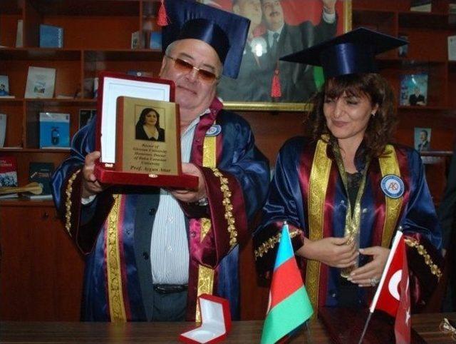 Giresun Üniversitesi Rektörü Profösör Dr. Aygün Attar’a Doğduğu Yer Olan Bakü’de Fahri Doktora Ünvanı Verildi