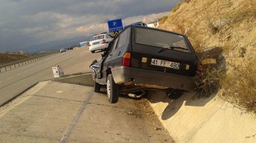 Osmaneli&rsquo;de Trafik Kazası, 4 Yaralı