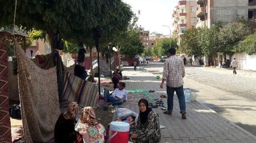 Mazlumder Nizip İl&ccedil;esinde Sokakta Kalan Suriyeli Sığınmacılarla G&ouml;r&uuml;şt&uuml;