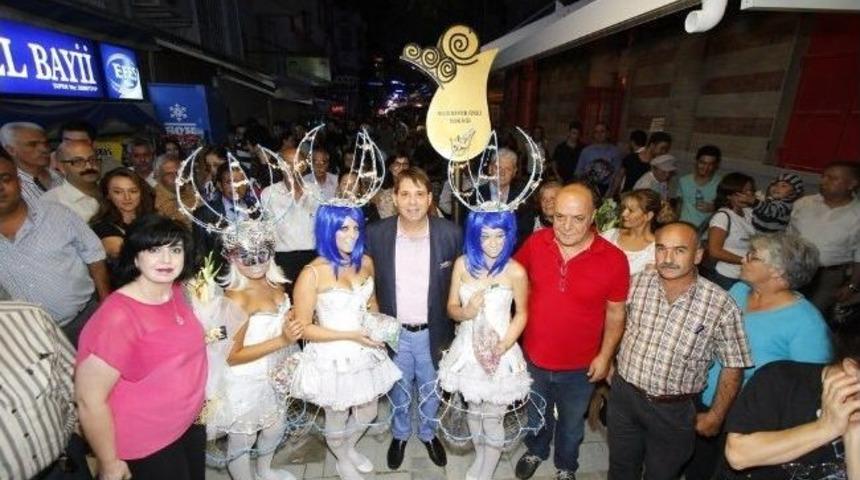 Alsancak Sokaklarına Şenlik Gibi Açılış