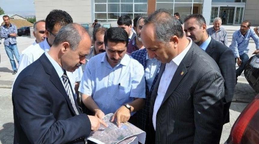 B&uuml;y&uuml;kersoy Ve Işık, Kız Yurdunu Gezdi