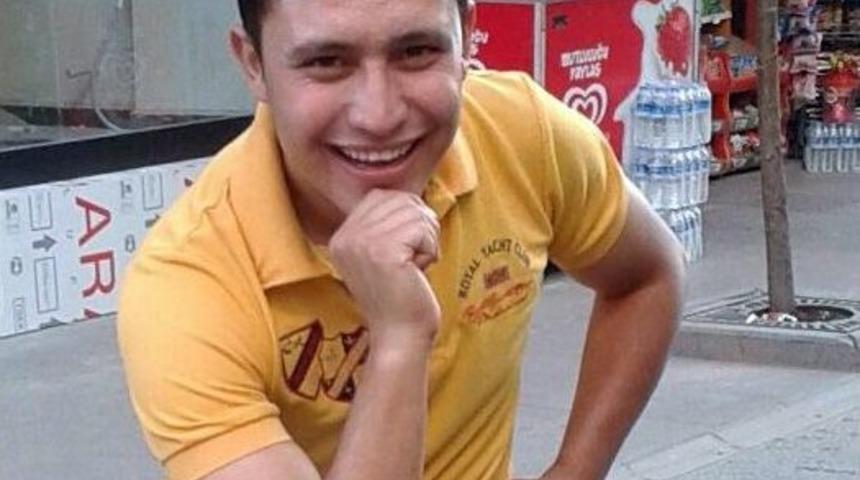 Gediz'de Trafik Kazası, 1 Kişi &Ouml;ld&uuml;, 1 Kişi Yaralandı