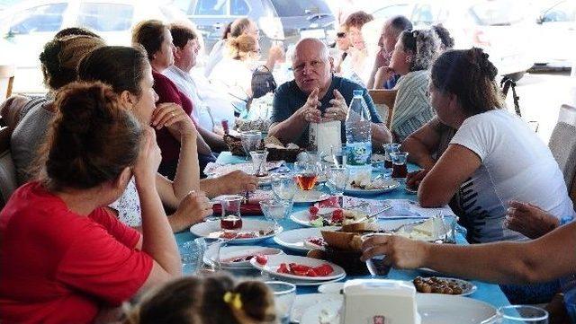 Çeşmelilerin Dertlerini Dinledi