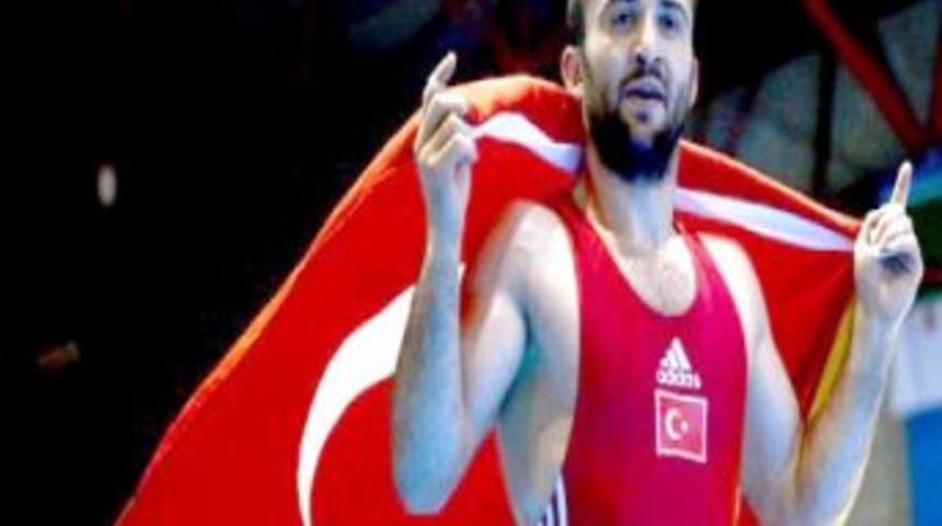 Emrah Kuş'un D&uuml;nya &Uuml;&ccedil;&uuml;nc&uuml;l&uuml;ğ&uuml; Niğde'de Sevince Yola&ccedil;tı