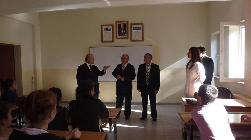 Kavak İl&ccedil;e Milli Eğitim M&uuml;d&uuml;r&uuml; Hoşoğlu, Okulları Ziyaret Etti