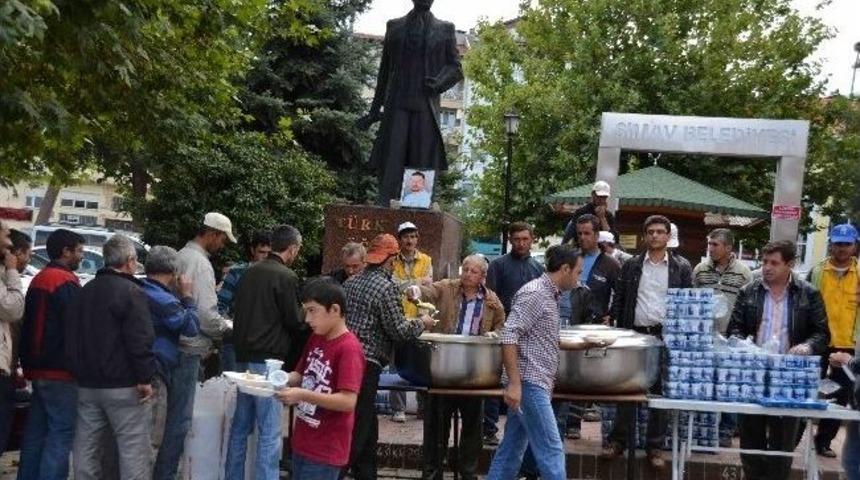 &Ouml;len Arkadaşları İ&ccedil;in Mevlit Okutup Yemek Dağıttılar