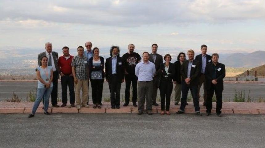 "bug&uuml;n&uuml; Anlamak İ&ccedil;in D&uuml;n&uuml; Bilmek Gerekir"