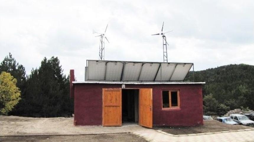 Elektriği R&uuml;zgar Ve G&uuml;neşten Karşılayıp 300 Bin Lira Tasarrufu Sağladılar