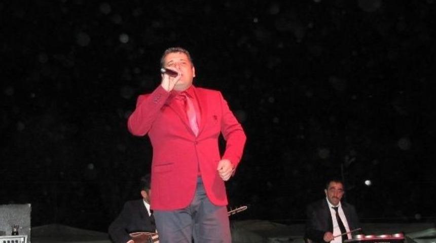 Ankaralı Namık Seyircilerden Başkan Akbaş İ&ccedil;in Oy İstedi