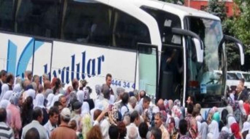 Simavlı 42 Hacı Adayı Kutsal Topraklara Dualarla Uğurlandı