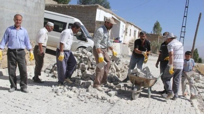 Başkale&rsquo;de Yol Yapım &Ccedil;alışması