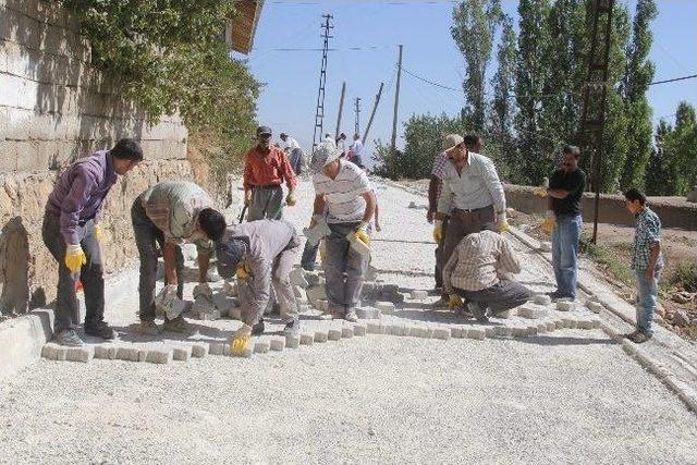 Başkale’de Yol Yapım Çalışması