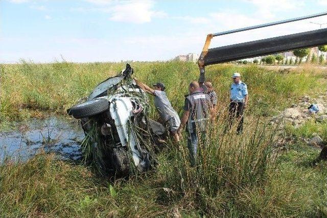 Otomobil Beyşehir G&ouml;l&uuml;&rsquo;ne U&ccedil;tu: 1 Yaralı 1