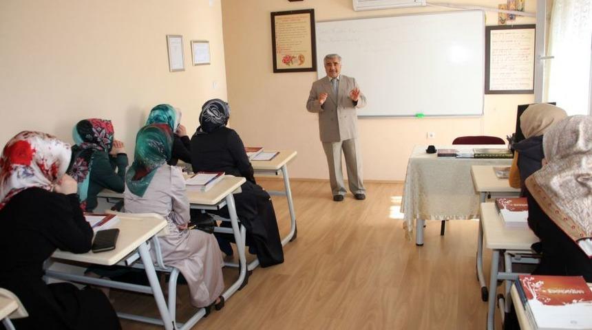 'Din G&ouml;revlisi Hayatın Her Aşamasında Yer Alır'