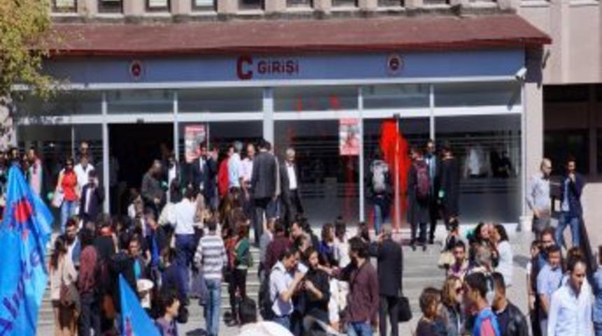 Sarıs&uuml;l&uuml;k Davasının Ertelenmesine 'boyalı&rsquo; Protesto