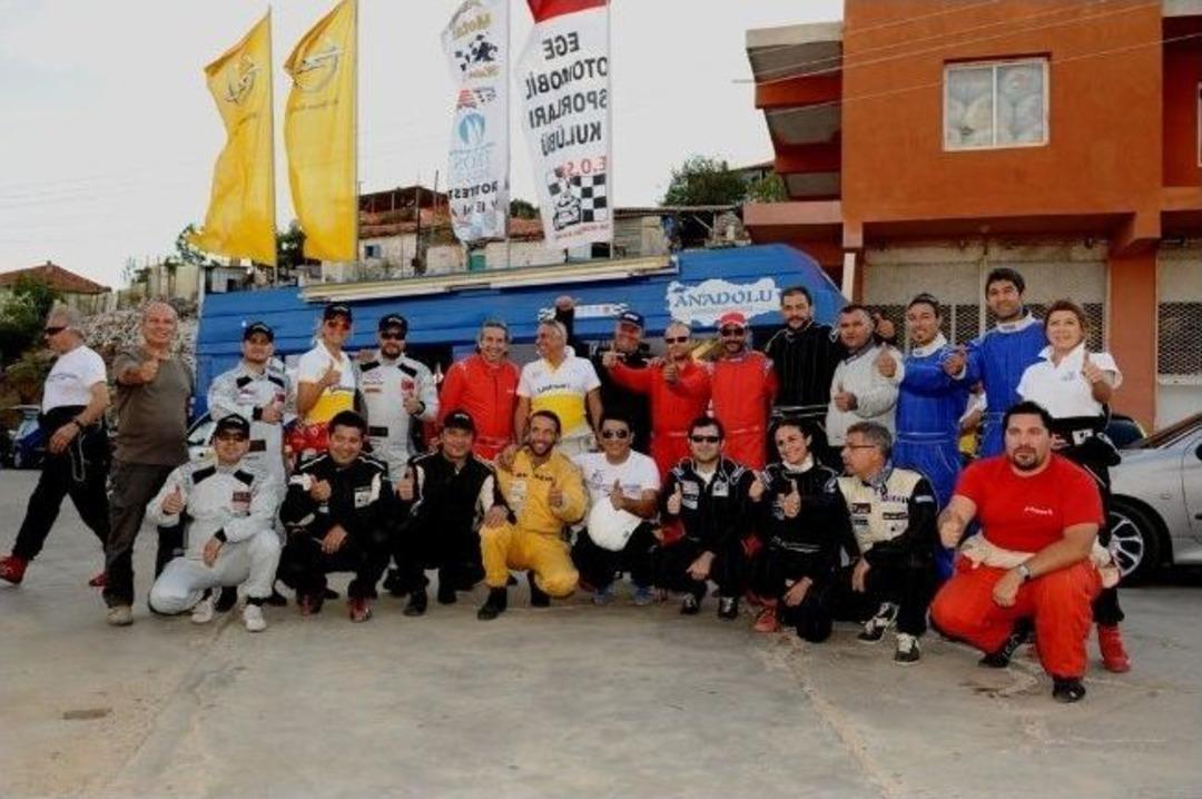 Karşıyaka&rsquo;da Otomobil Yarışlarına B&uuml;y&uuml;k İlgi