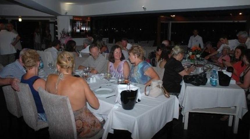 Marinanın En Yaşlı &Ccedil;iftine S&uuml;priz Parti