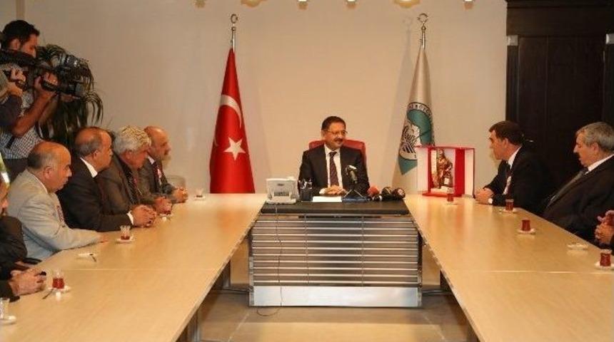 Kayseri B&uuml;y&uuml;kşehir Belediye Başkanı Mehmet &Ouml;zhaseki: