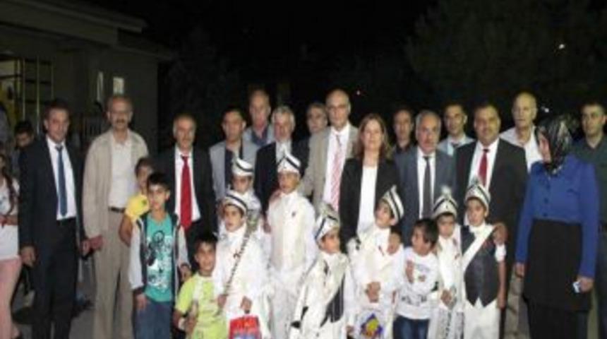 Turhal Yetiştirme Yurdu'ndaki 7 &Ccedil;ocuğa S&uuml;nnet D&uuml;ğ&uuml;n&uuml; Yapıldı