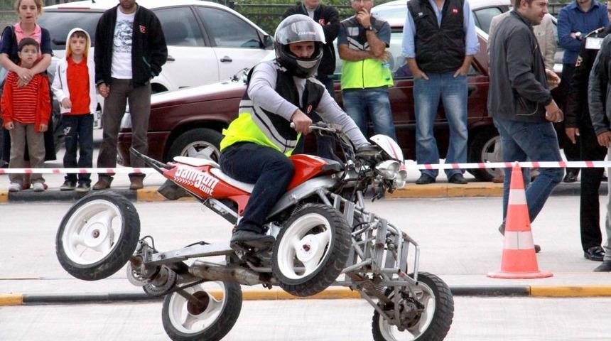 Motosiklet G&ouml;sterisi Adrenalin Tutkunlarını Mest Etti