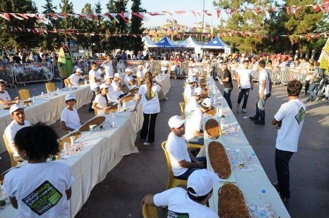 En Lezzetli Lahmacun Gaziantep’te Yenilir