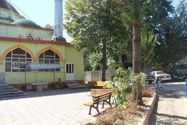 Küçücek Merkez Camii’nde Çalışmalar Tamamlanıyor