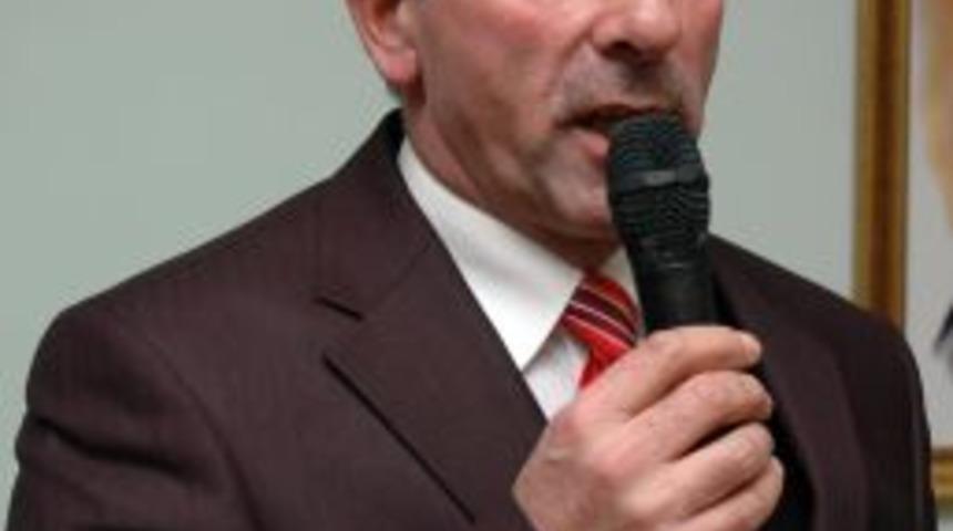 Belediye Başkanı &Ccedil;i&ccedil;ek&rsquo;e Su&ccedil; Duyurusu