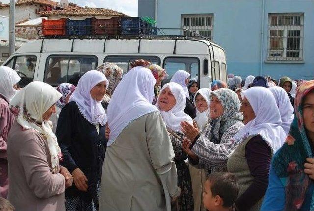 Pazarlarlı Hacı Adayları Dualarla Uğurlandı