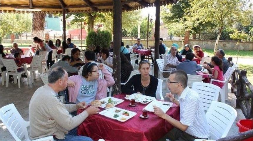 Nazilli'de Engelliler Dayanışma Kahvaltısında Buluştu