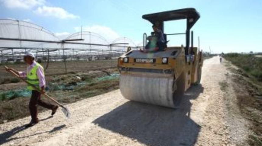 Mersin'de k&ouml;y ve beldeler asfaltlanıyor