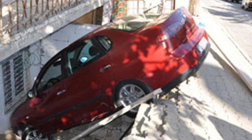 Fren yerine gaza basınca bodruma u&ccedil;tu