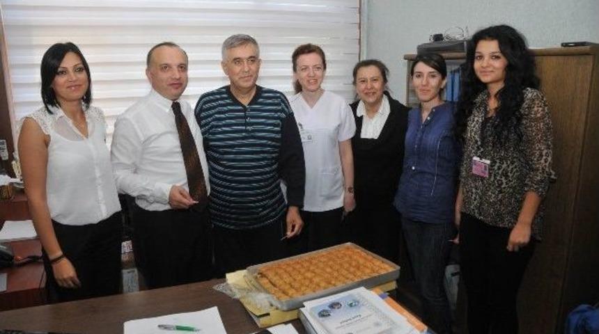 Karaciğer Nakline Baklavalı Kutlama