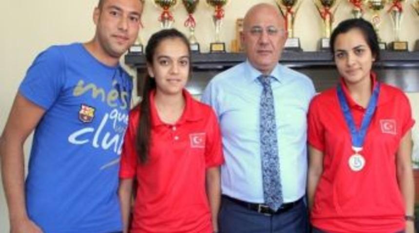 Bocce&rsquo;nin Yıldızları Hacıcaferoğlu&rsquo;nu Ziyaret Etti