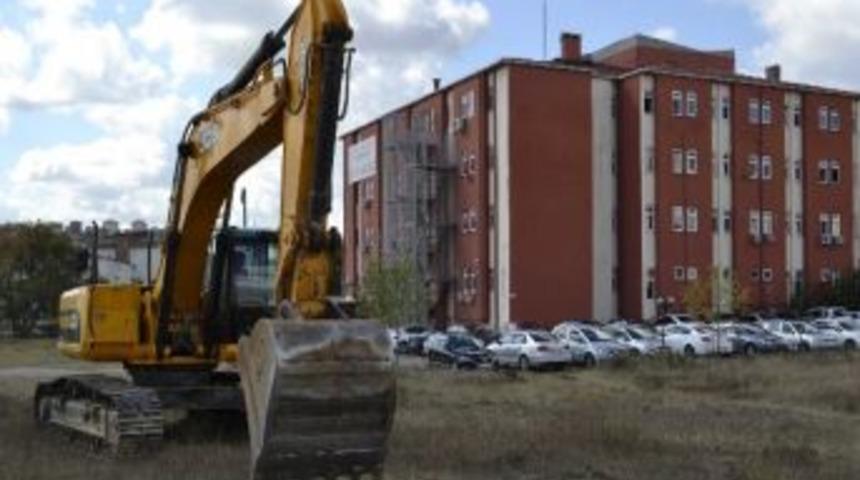 39 Milyon Tl&rsquo;lik Hastane İ&ccedil;in İlk Kep&ccedil;e Vuruldu