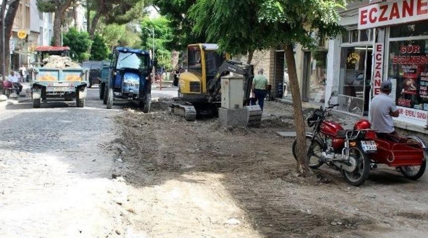 Salihli&rsquo;nin Sevgi Yolu&rsquo;na Makyaj