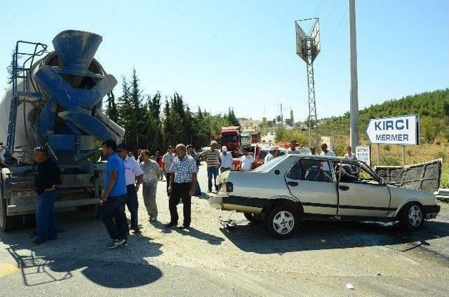 Beton mikseri otomobili biçti: 1’i ağır, 3 yaralı