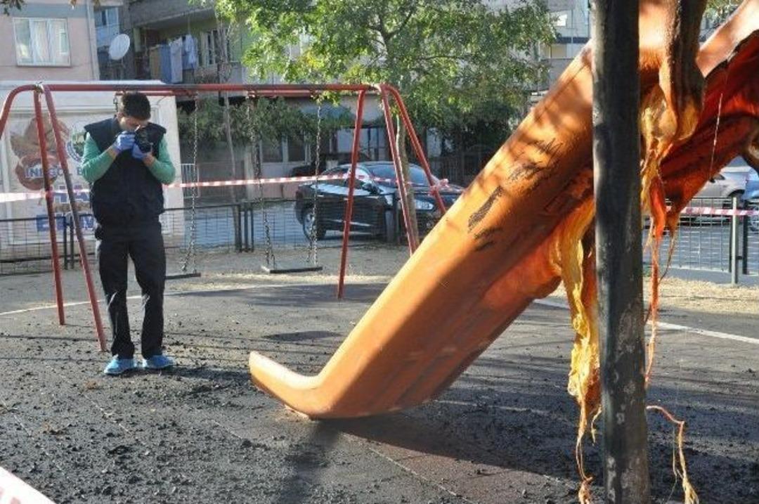 &Ccedil;akmakla Oynarken Parkı Yaktı