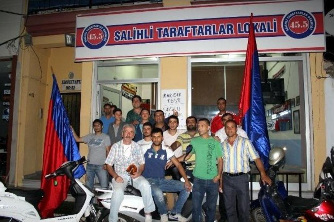 Salihli'de "45.5 Taraftar Grubu"ndan Destek Turu