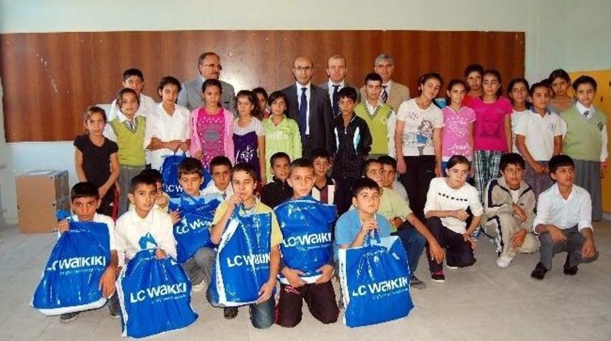 Maddi Durumu İyi Olmayan &Ouml;ğrencilere Giysi Yardımı