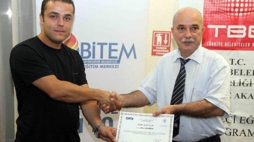 33 İtfaiye Eri Sertifika Aldı